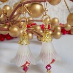BO Secret Oriental med keramiske perler og Lucite blomster og 14 karat gull fylt ørekroker